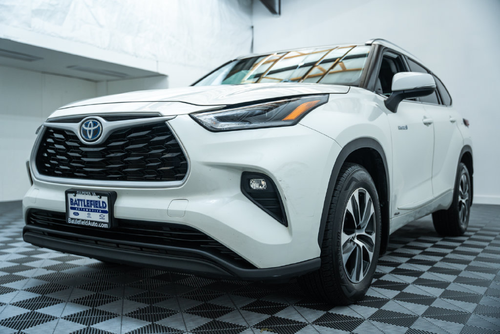 Used 2021 Toyota Highlander Hybrid XLE SUV