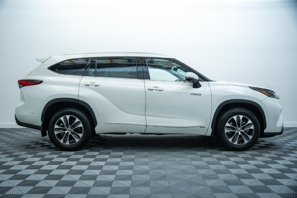 Used 2021 Toyota Highlander Hybrid XLE SUV