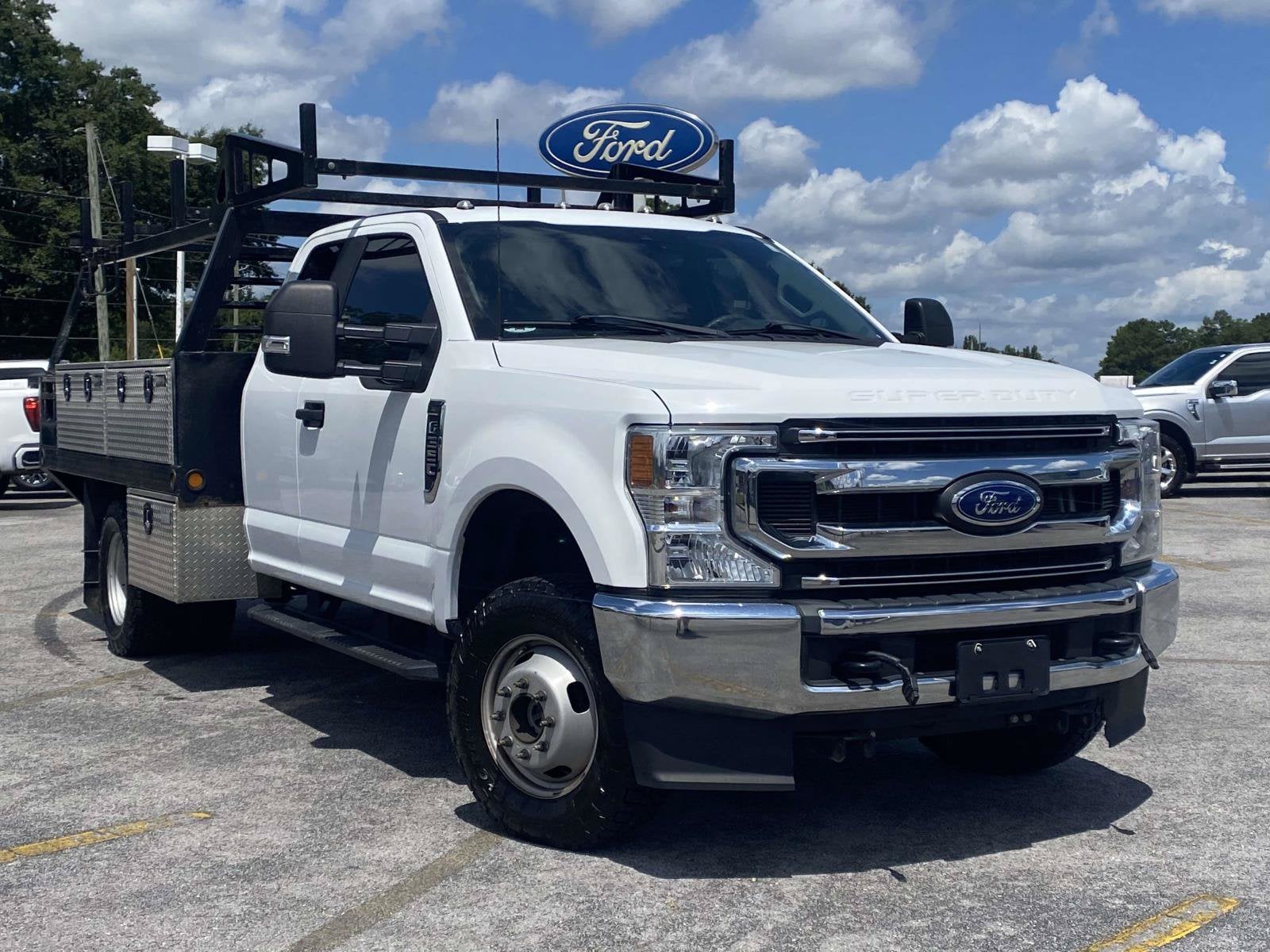 2022 Ford F-350 Super Duty Chassis Cab