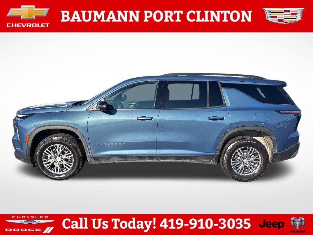 Used 2025 Chevrolet Traverse LT SUV