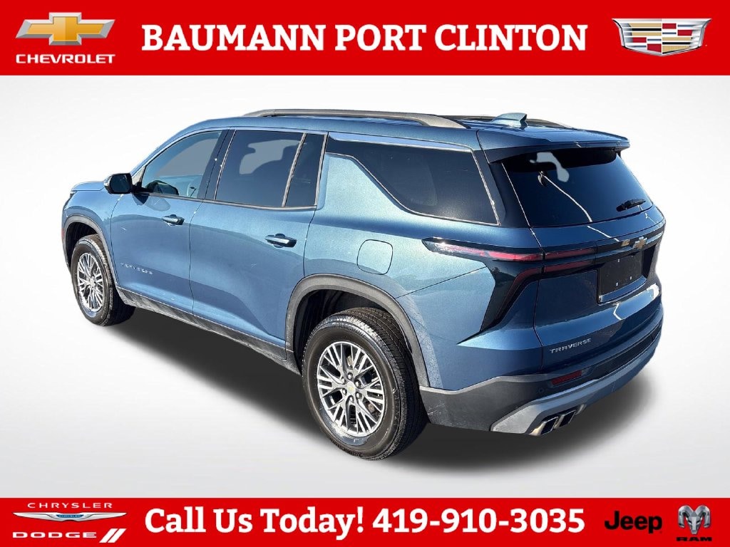 Used 2025 Chevrolet Traverse LT SUV