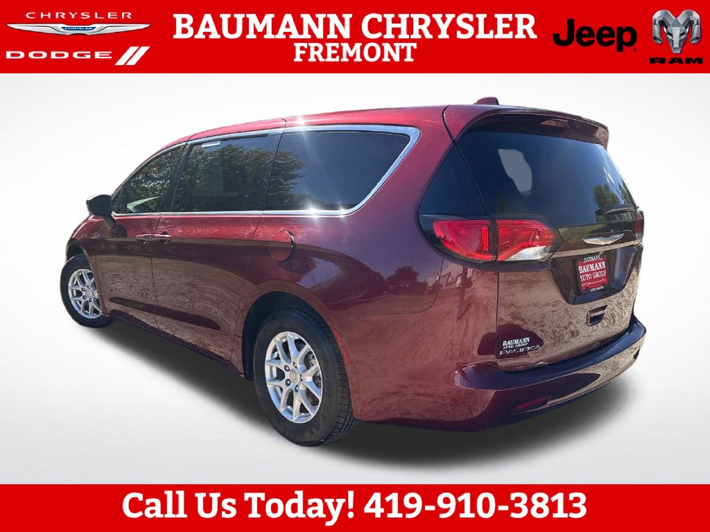 Used 2017 Chrysler Pacifica Touring Minivan/Van