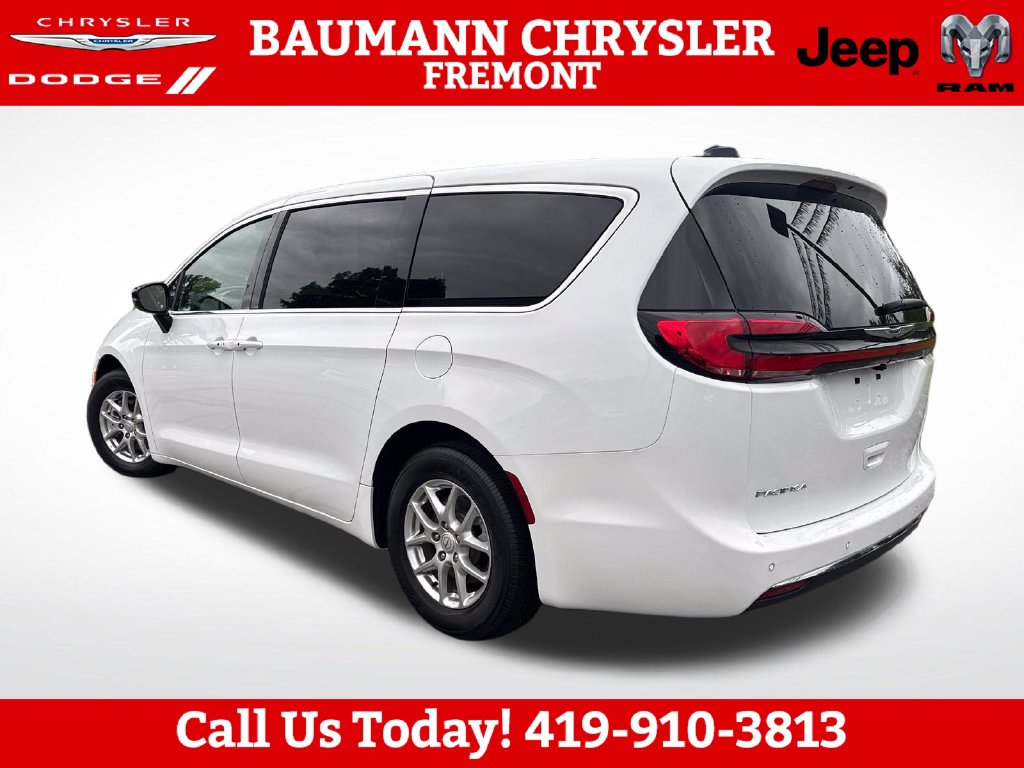 Used 2026 Chrysler Pacifica Select Minivan/Van