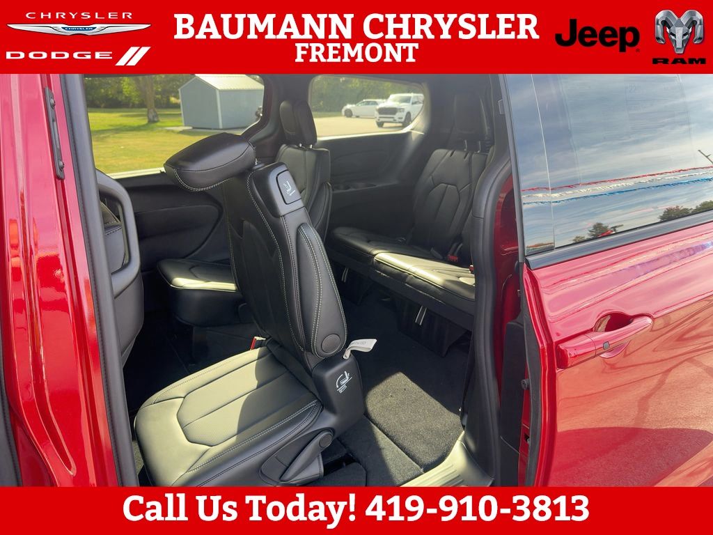 2026 Chrysler Pacifica Select - Photo 14