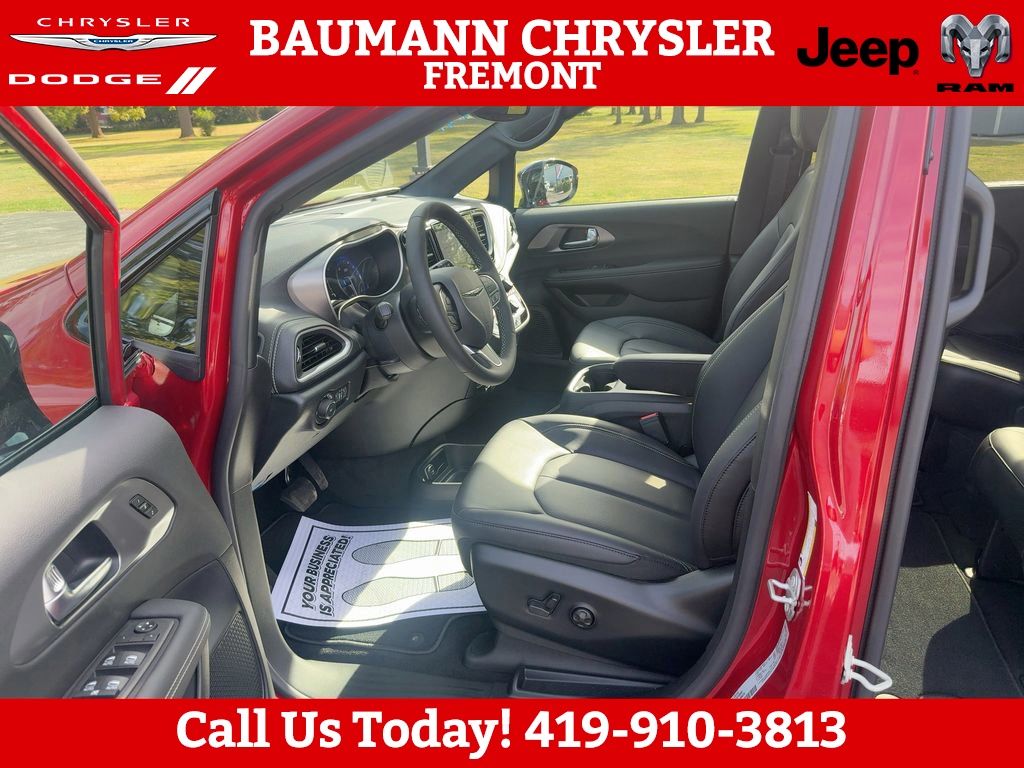 2026 Chrysler Pacifica Select - Photo 15