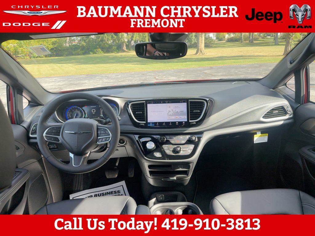 2026 Chrysler Pacifica Select - Photo 16