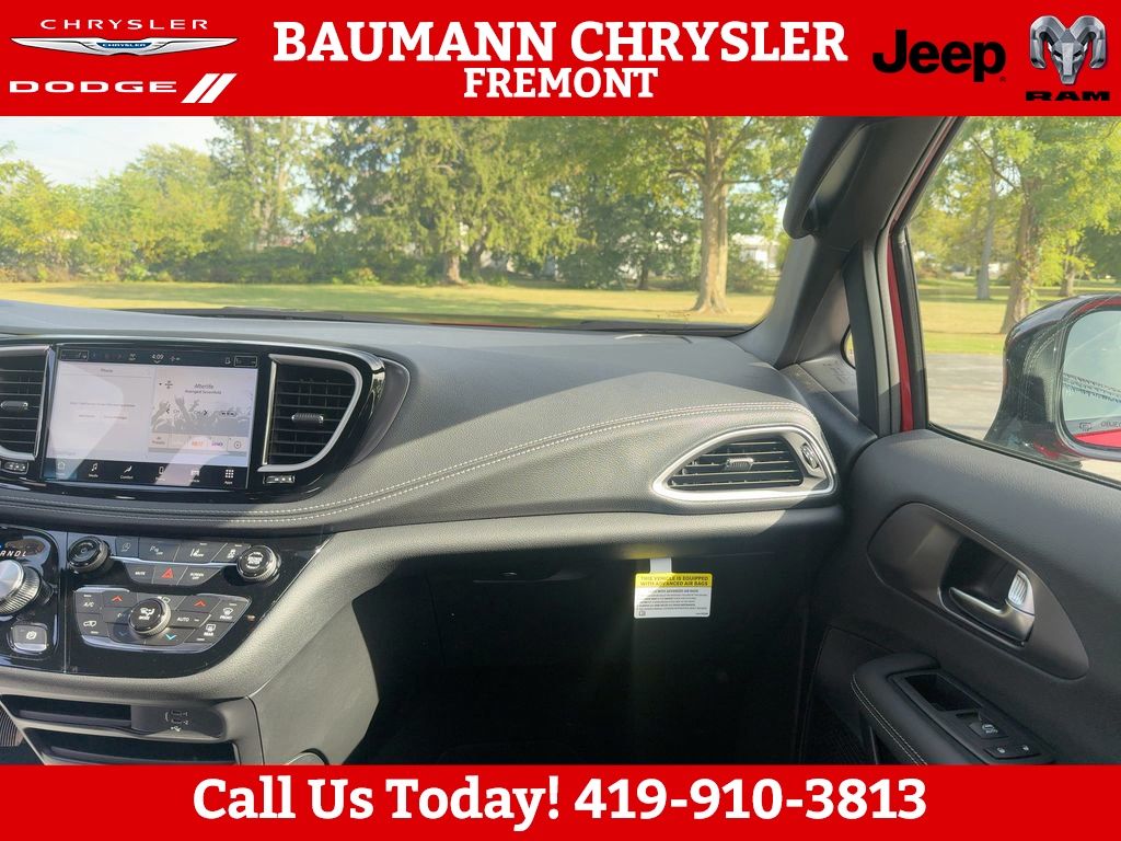2026 Chrysler Pacifica Select - Photo 12