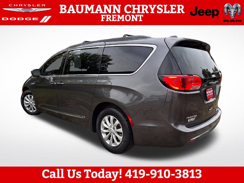 Used 2017 Chrysler Pacifica Touring L Minivan/Van