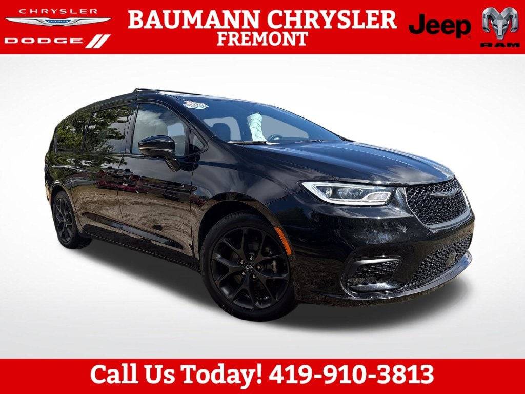 Used 2026 Chrysler Pacifica Limited Minivan/Van