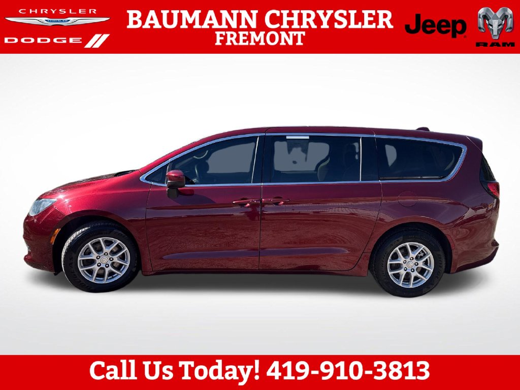 Used 2017 Chrysler Pacifica Touring Minivan/Van