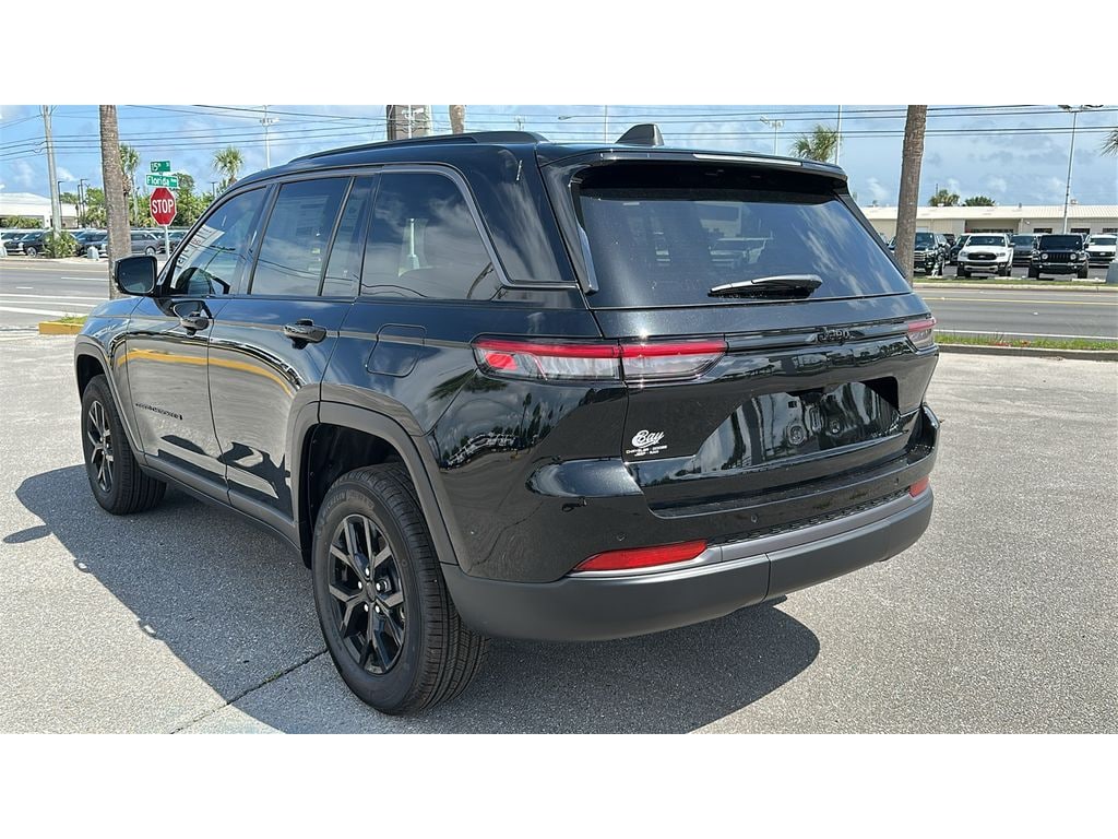 New 2026 Jeep Grand Cherokee LAREDO ALTITUDE 4X2 Sport Utility