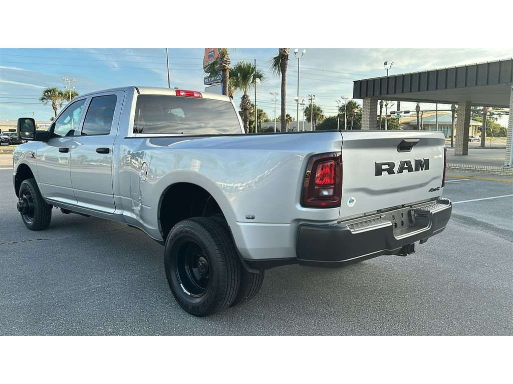 New 2026 Ram 3500 TRADESMAN CREW CAB 4X4 8' BOX Pickup