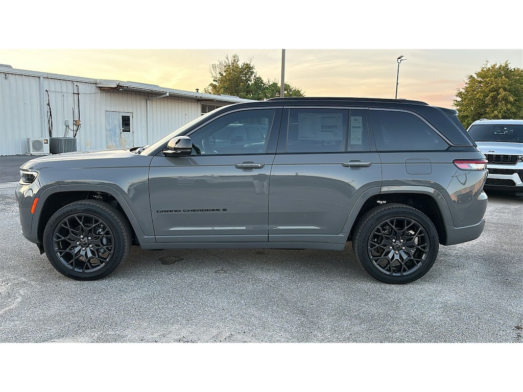 New 2027 Jeep Grand Cherokee SUMMIT 4X4 Sport Utility