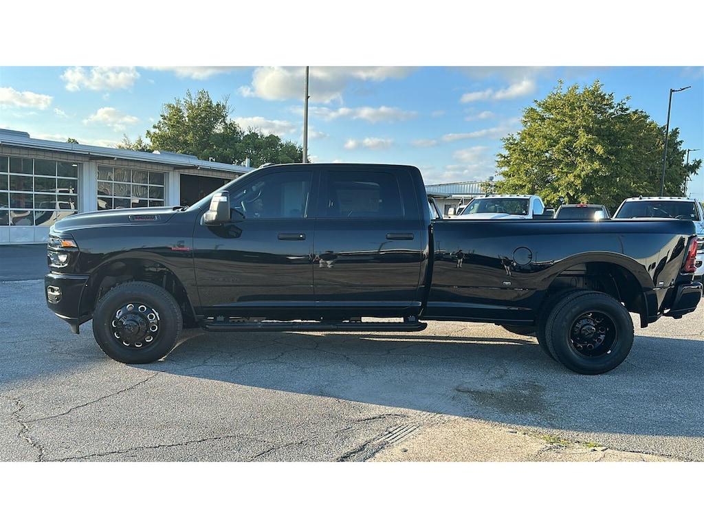 New 2027 Ram 3500 BIG HORN CREW CAB 4X4 8' BOX Pickup