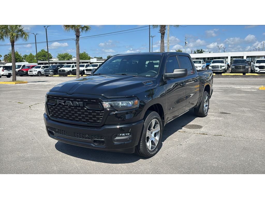 New 2026 Ram 1500 EXPRESS CREW CAB 4X2 5'7 BOX Pickup