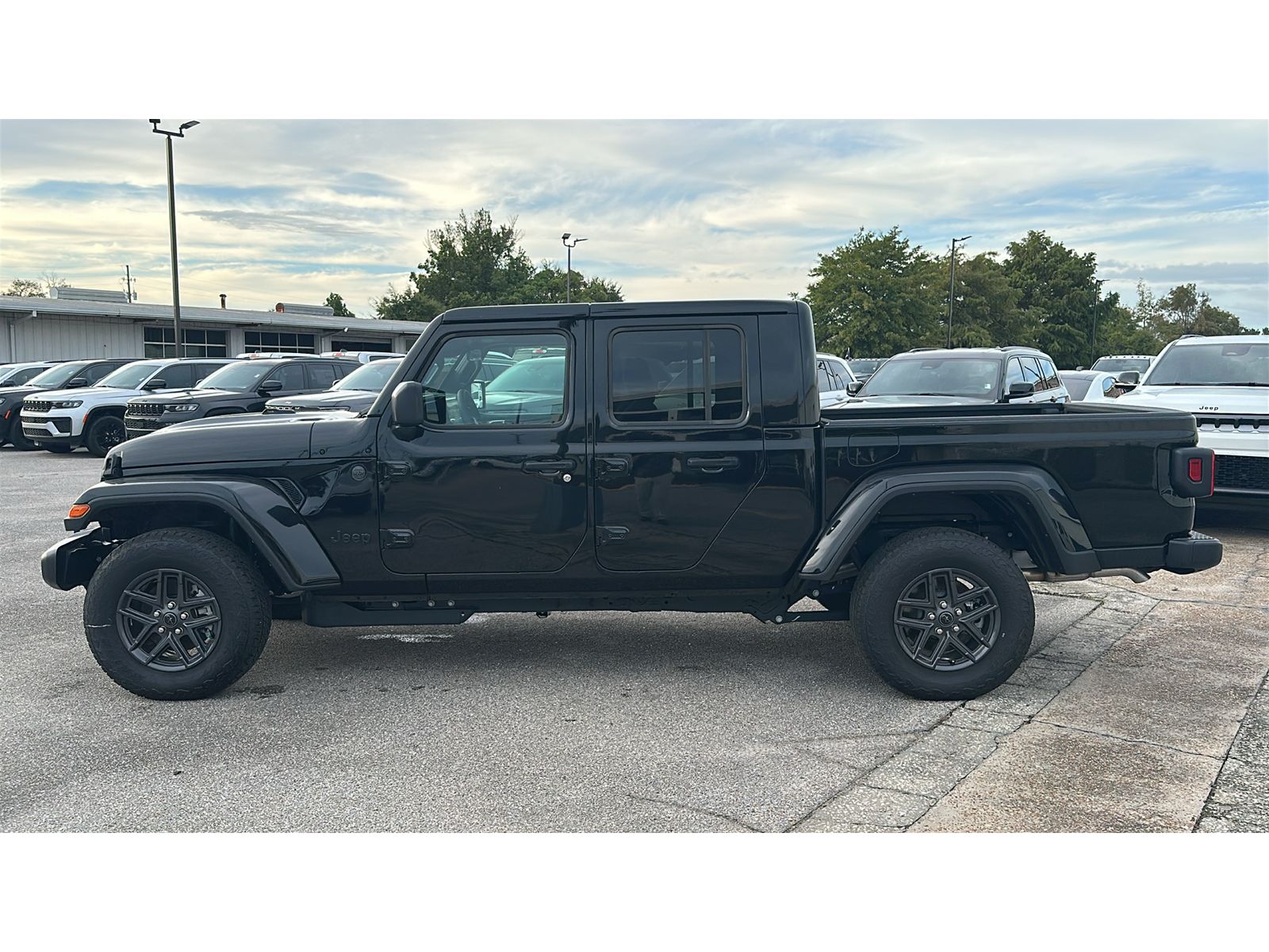 New 2026 Jeep Gladiator Sport S Pickup