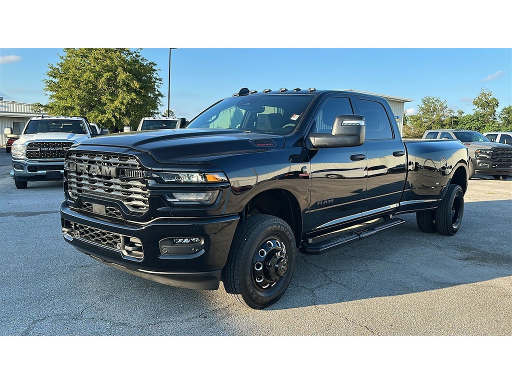 New 2027 Ram 3500 BIG HORN CREW CAB 4X4 8' BOX Pickup