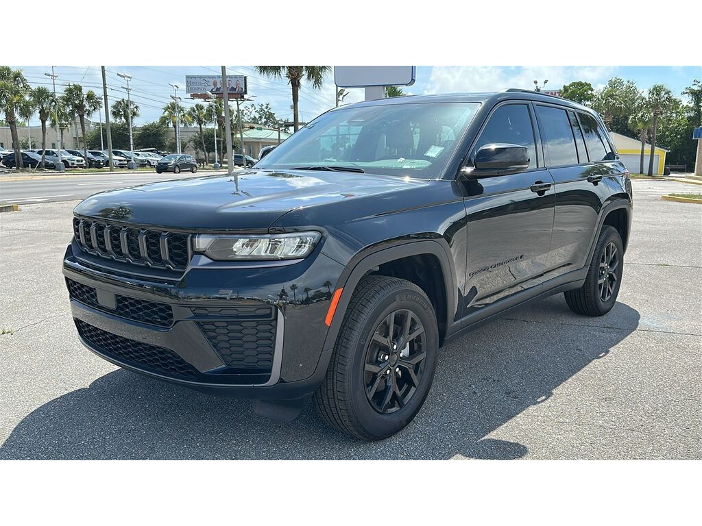 New 2026 Jeep Grand Cherokee LAREDO ALTITUDE 4X2 Sport Utility