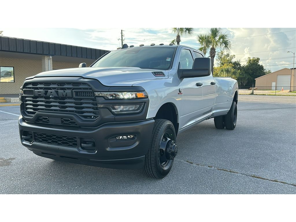 New 2026 Ram 3500 TRADESMAN CREW CAB 4X4 8' BOX Pickup