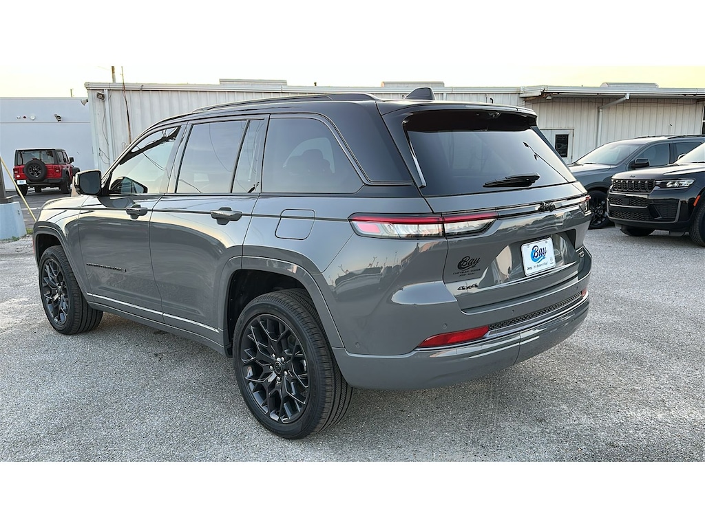 New 2027 Jeep Grand Cherokee SUMMIT 4X4 Sport Utility