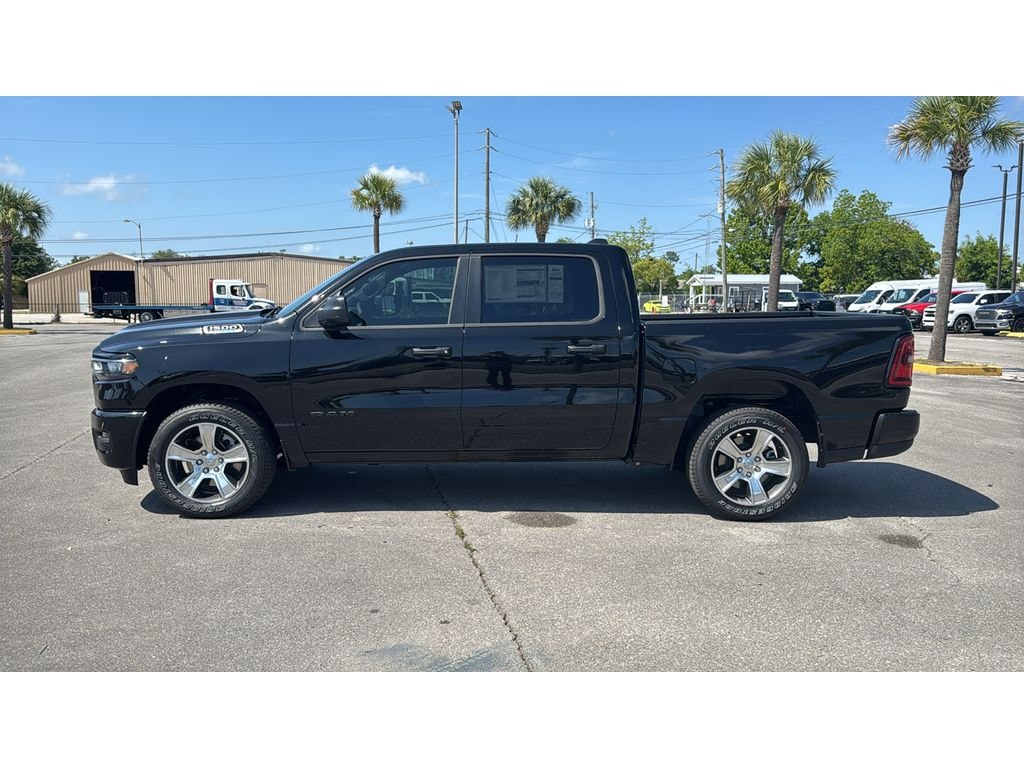New 2026 Ram 1500 EXPRESS CREW CAB 4X2 5'7 BOX Pickup