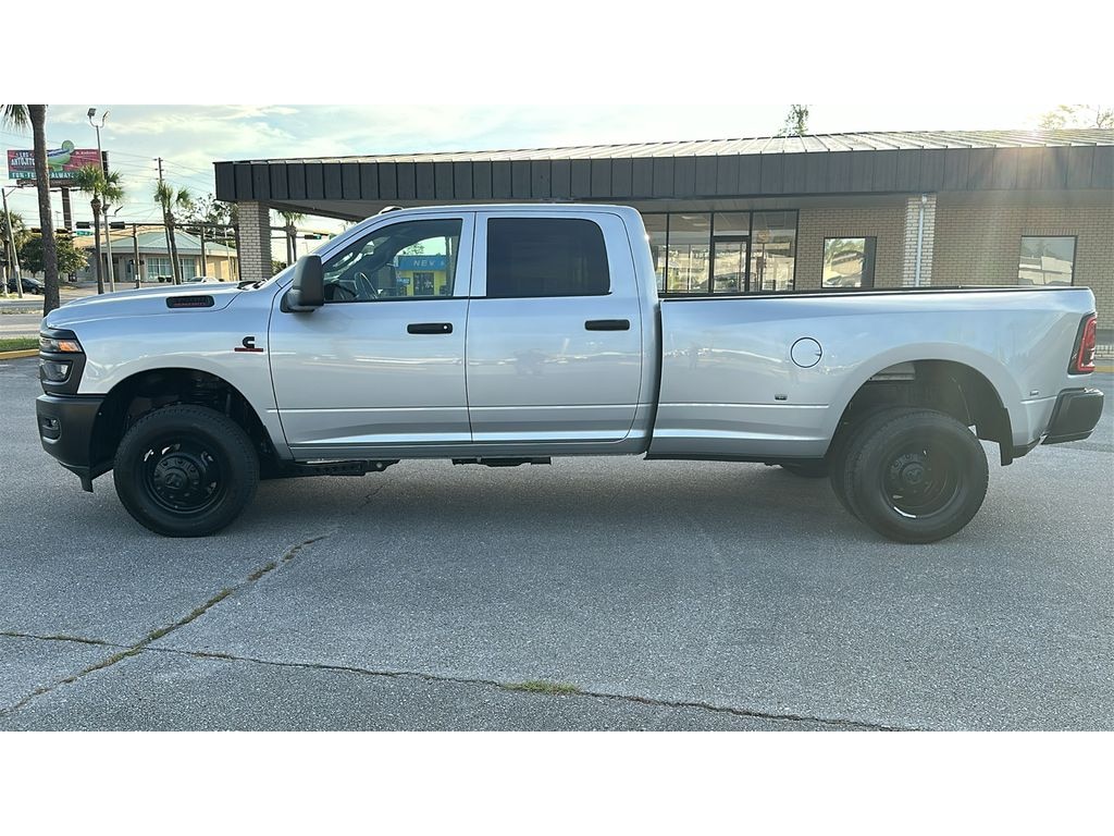 New 2026 Ram 3500 TRADESMAN CREW CAB 4X4 8' BOX Pickup