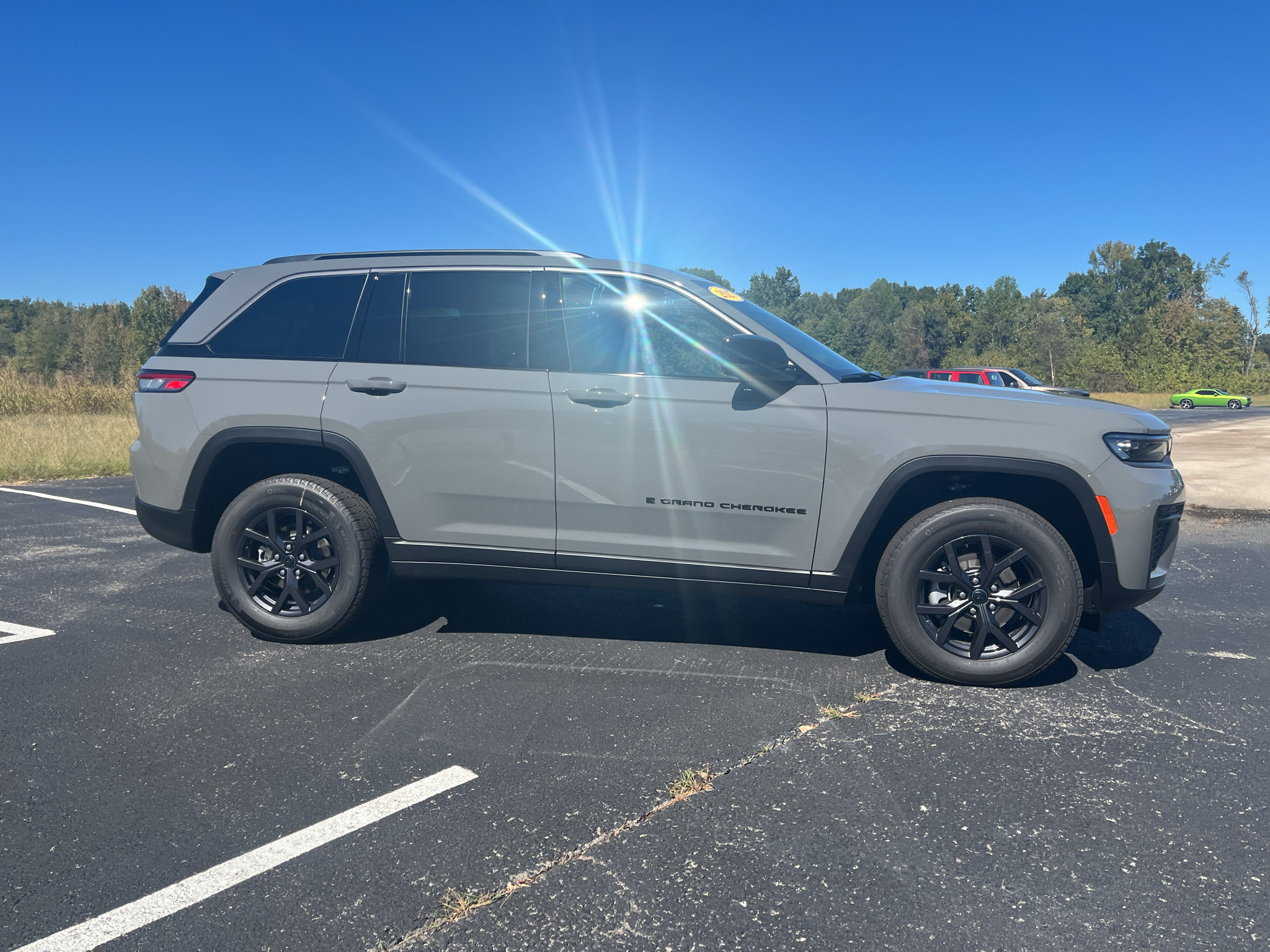 New 2027 Jeep Grand Cherokee Laredo Sport Utility