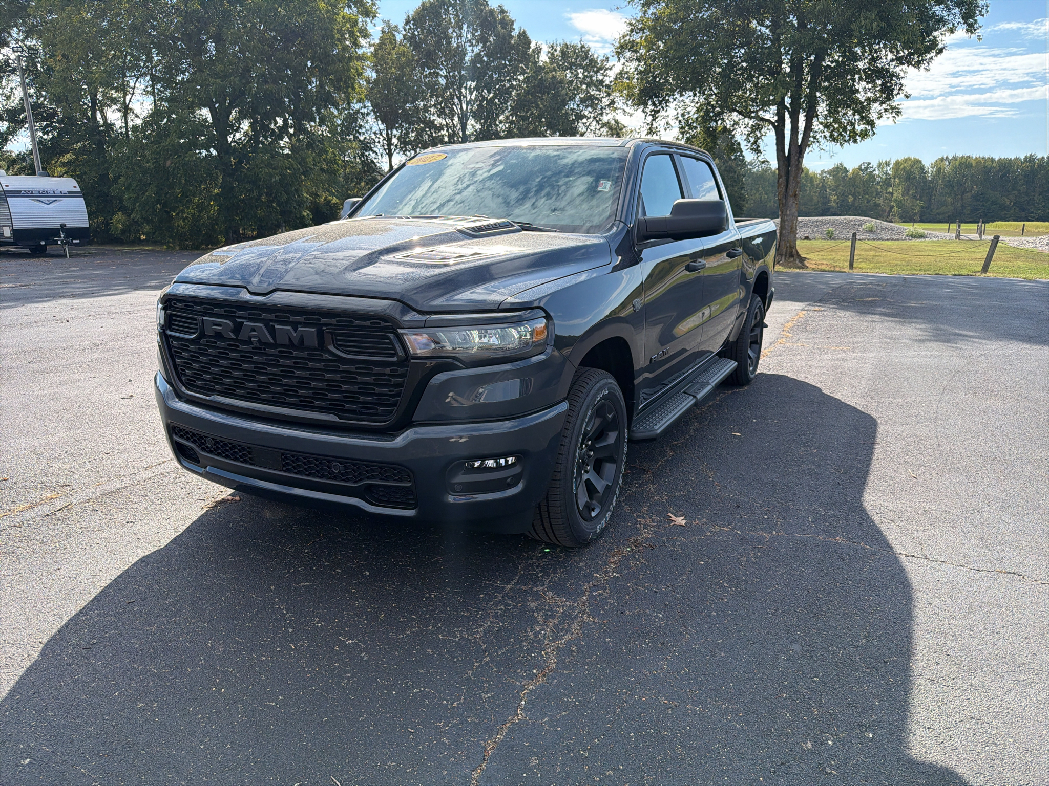 2027 Ram 1500 EXPRESS CREW CAB 4X4 5'7 BOX Pickup