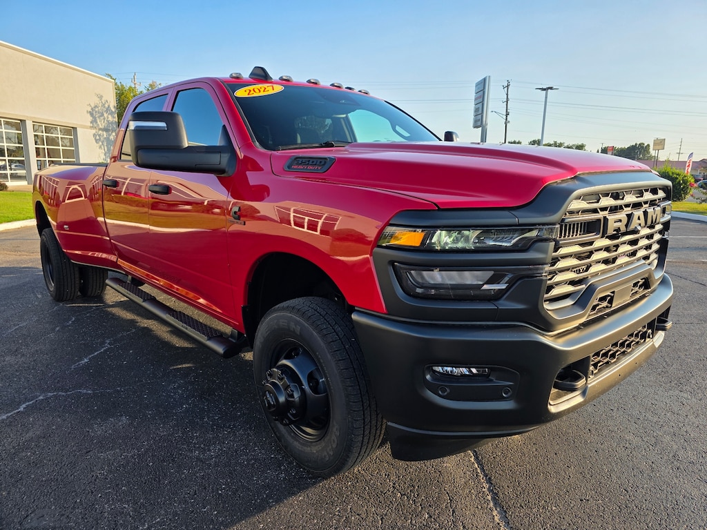 New 2027 Ram 3500 TRADESMAN CREW CAB 4X4 8' BOX Pickup