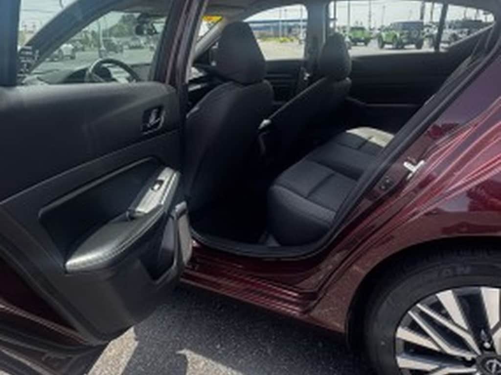 Used 2024 Nissan Altima 2.5 SV Sedan