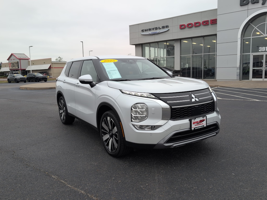 Used 2025 Mitsubishi Outlander SE Sport Utility