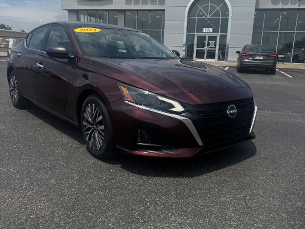 Used 2024 Nissan Altima 2.5 SV Sedan