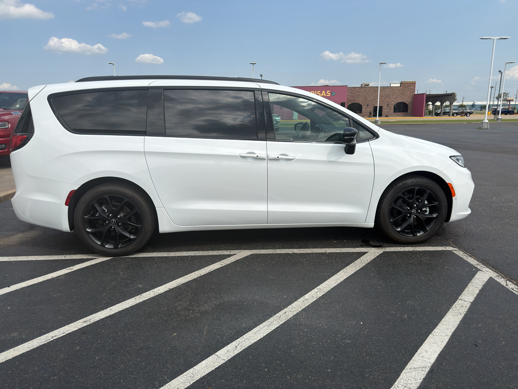 New 2026 Chrysler Pacifica SELECT Passenger Van