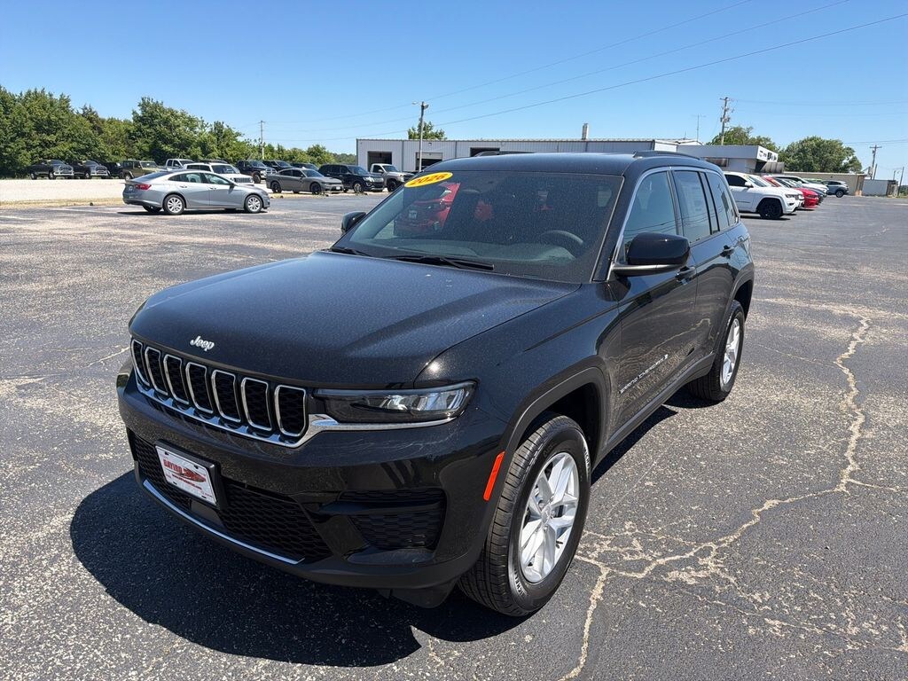 New 2026 Jeep Grand Cherokee Laredo Sport Utility