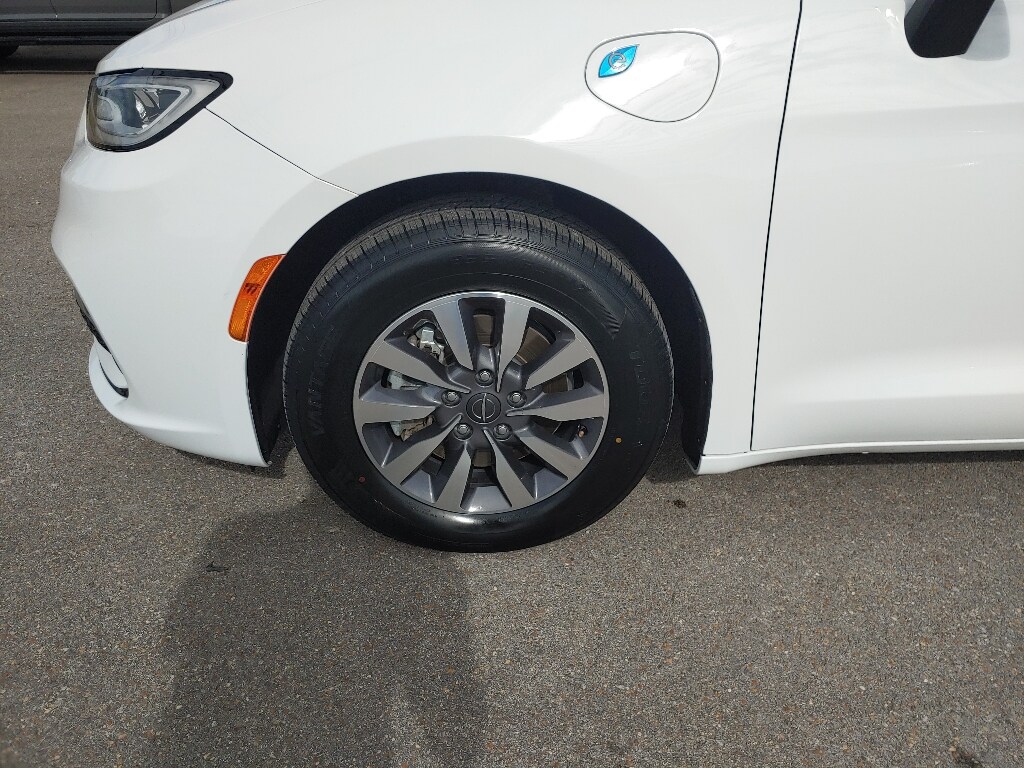 Used 2024 Chrysler Pacifica Plug-In Hybrid Select Van Passenger Van