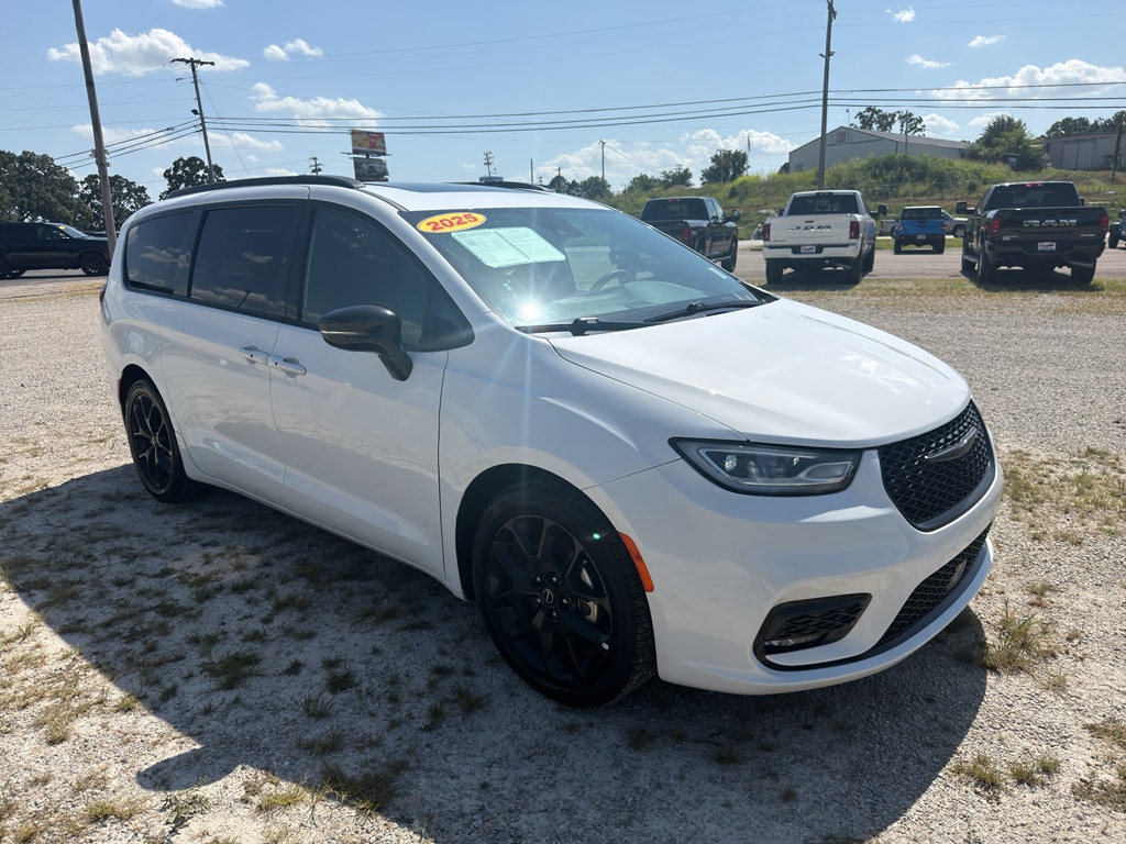 Used 2025 Chrysler Pacifica Limited Van Passenger Van