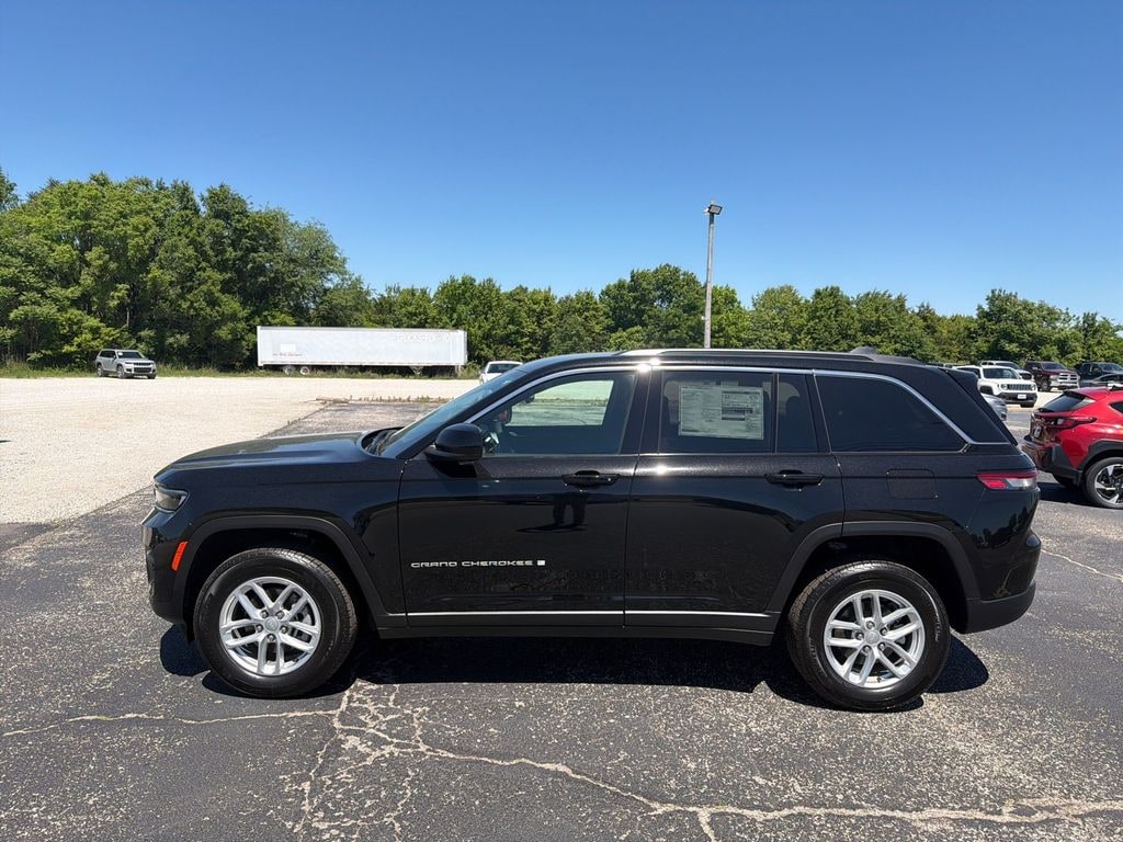 New 2026 Jeep Grand Cherokee Laredo Sport Utility