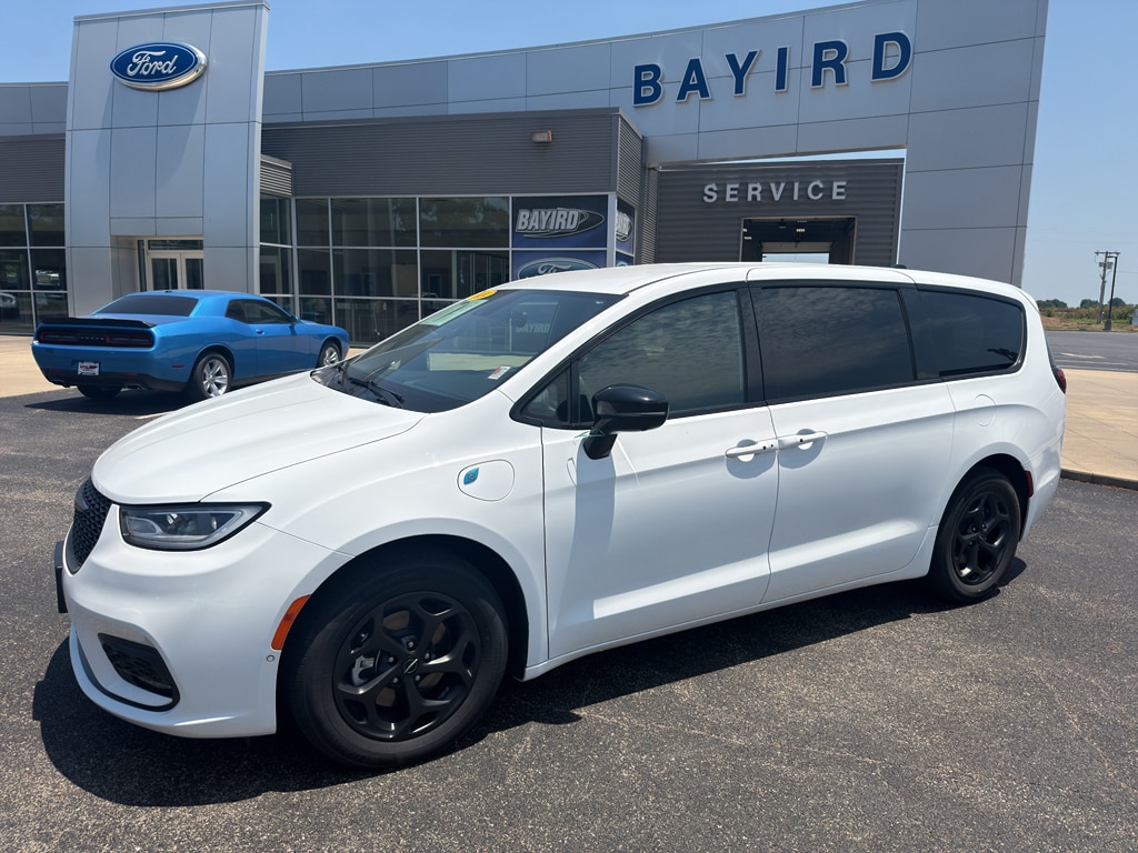 2024 Chrysler Pacifica PHEV