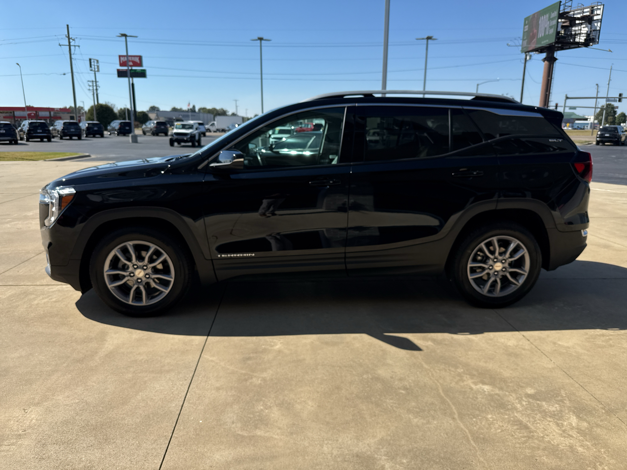 Used 2022 GMC Terrain SLT Sport Utility