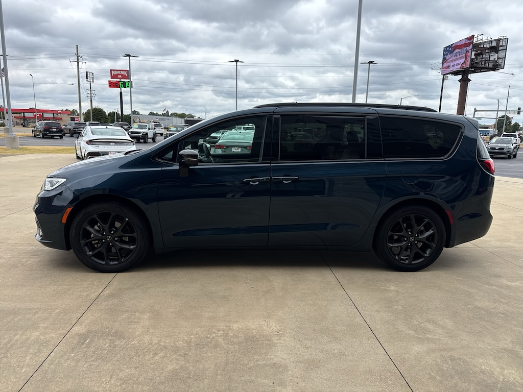Used 2025 Chrysler Pacifica Limited Passenger Van