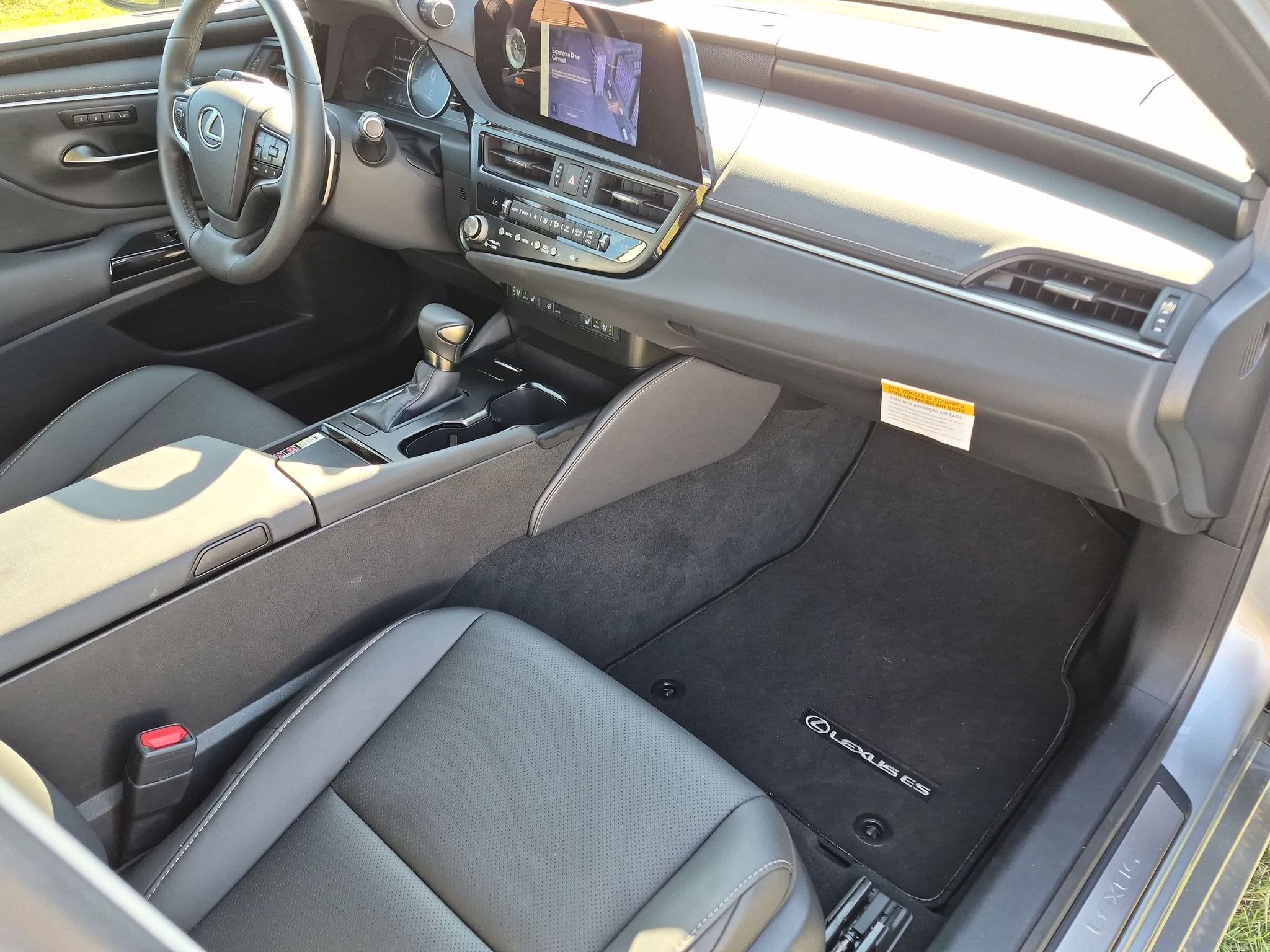 2025 Lexus ES 350 - Photo 20