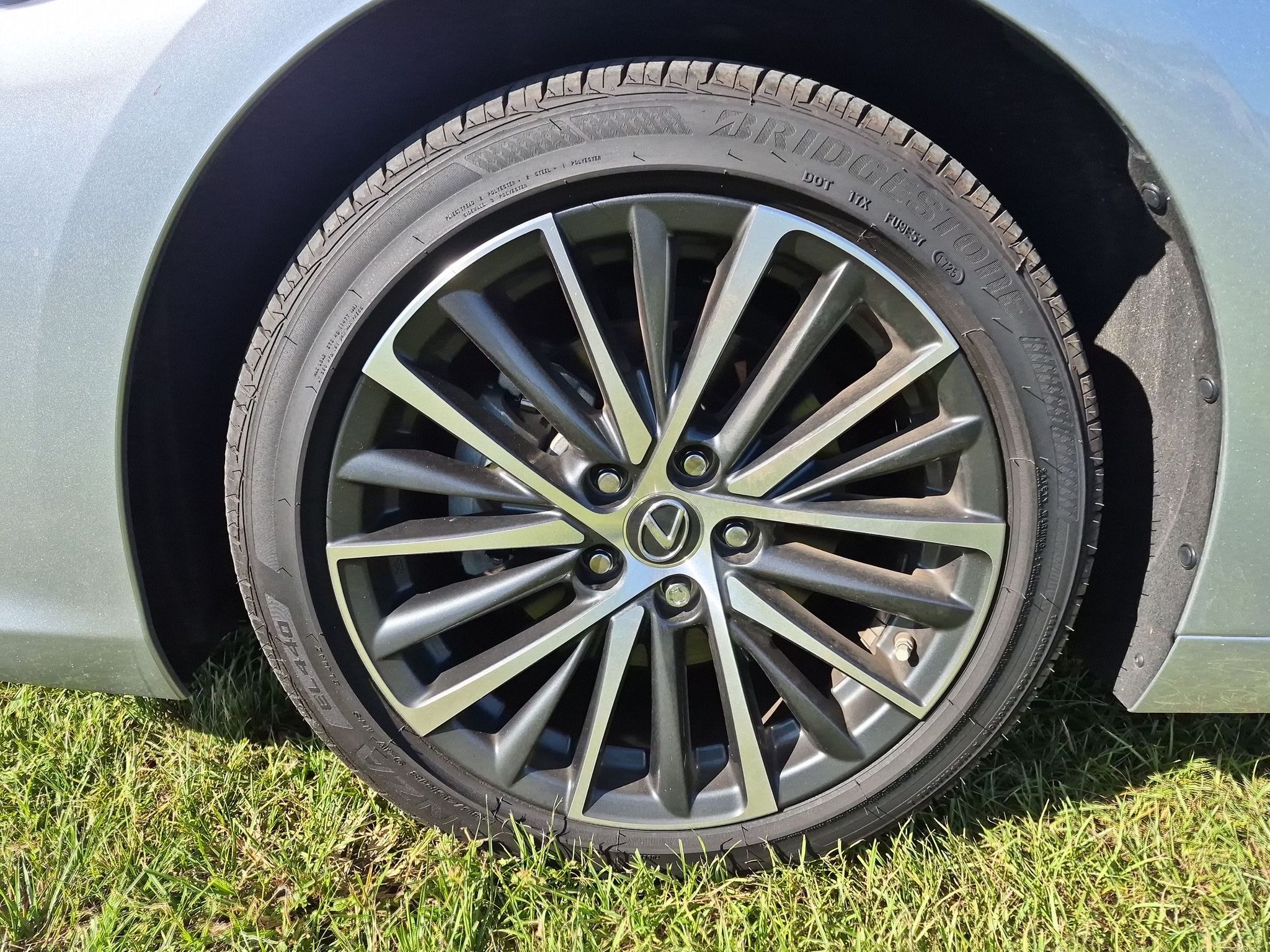 2025 Lexus ES 350 - Photo 21