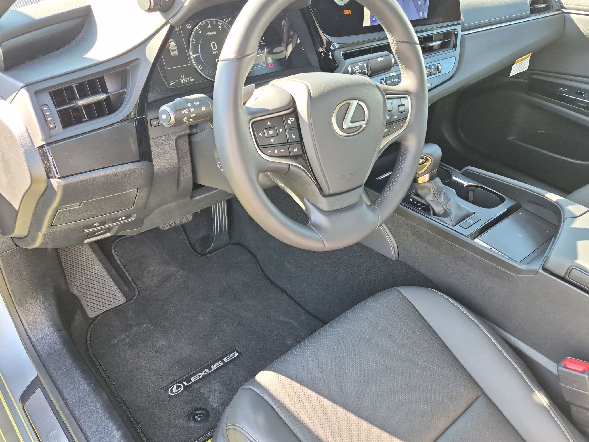 2025 Lexus ES 350 - Photo 10