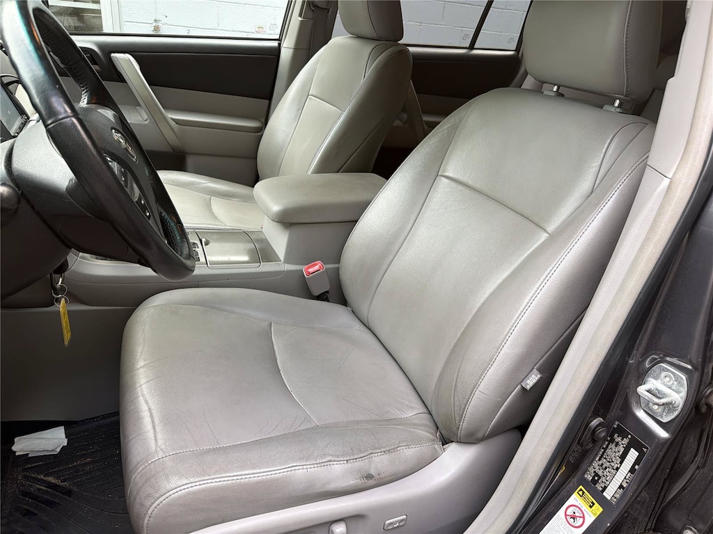 Used 2012 Toyota Highlander SE SUV