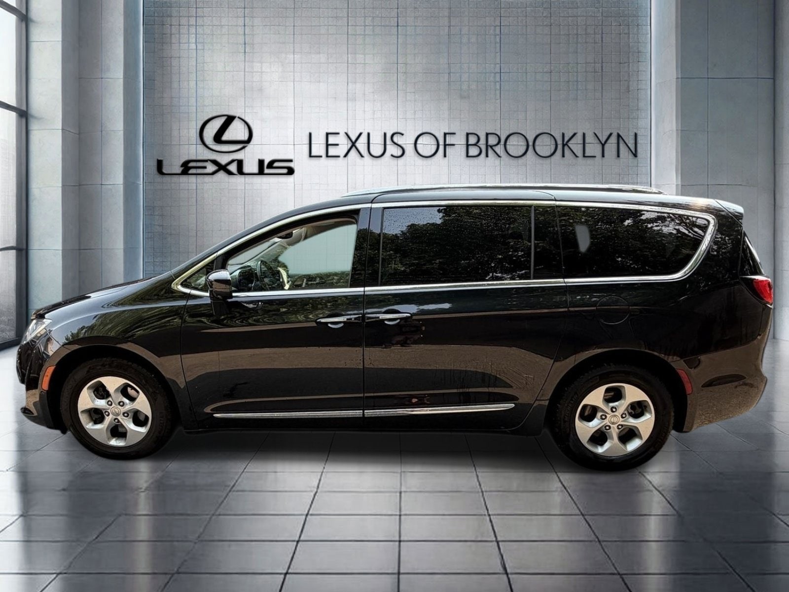 Used 2017 Chrysler Pacifica Touring-L Plus with VIN 2C4RC1EG0HR669543 for sale in Brooklyn, NY