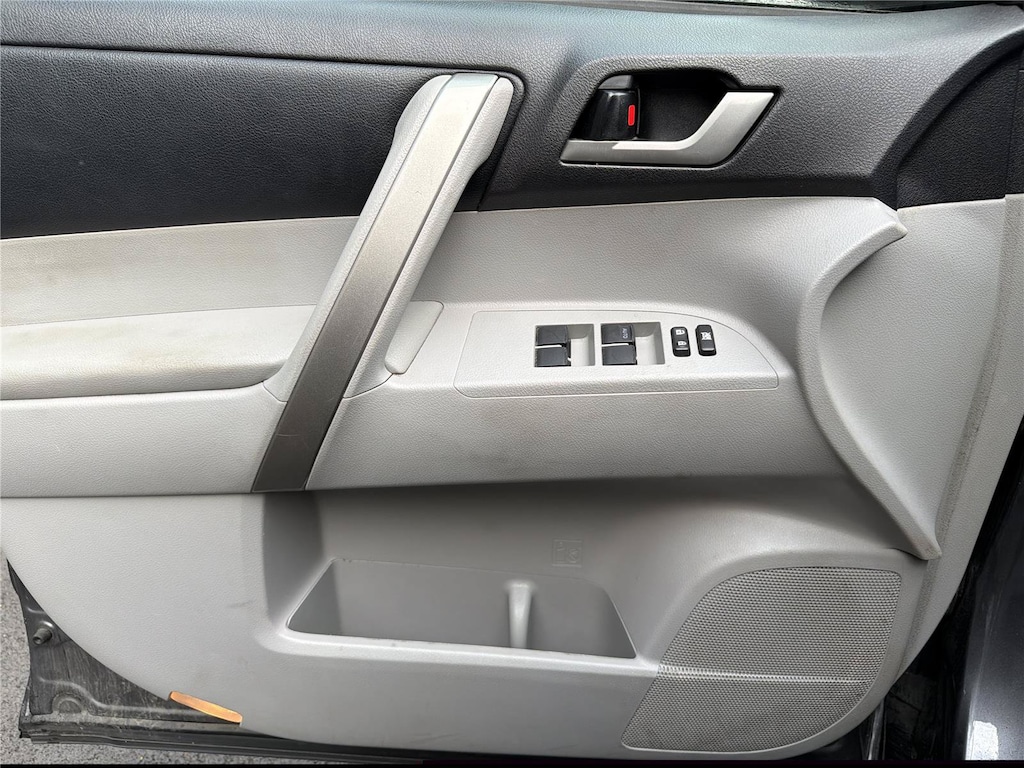 Used 2012 Toyota Highlander SE SUV