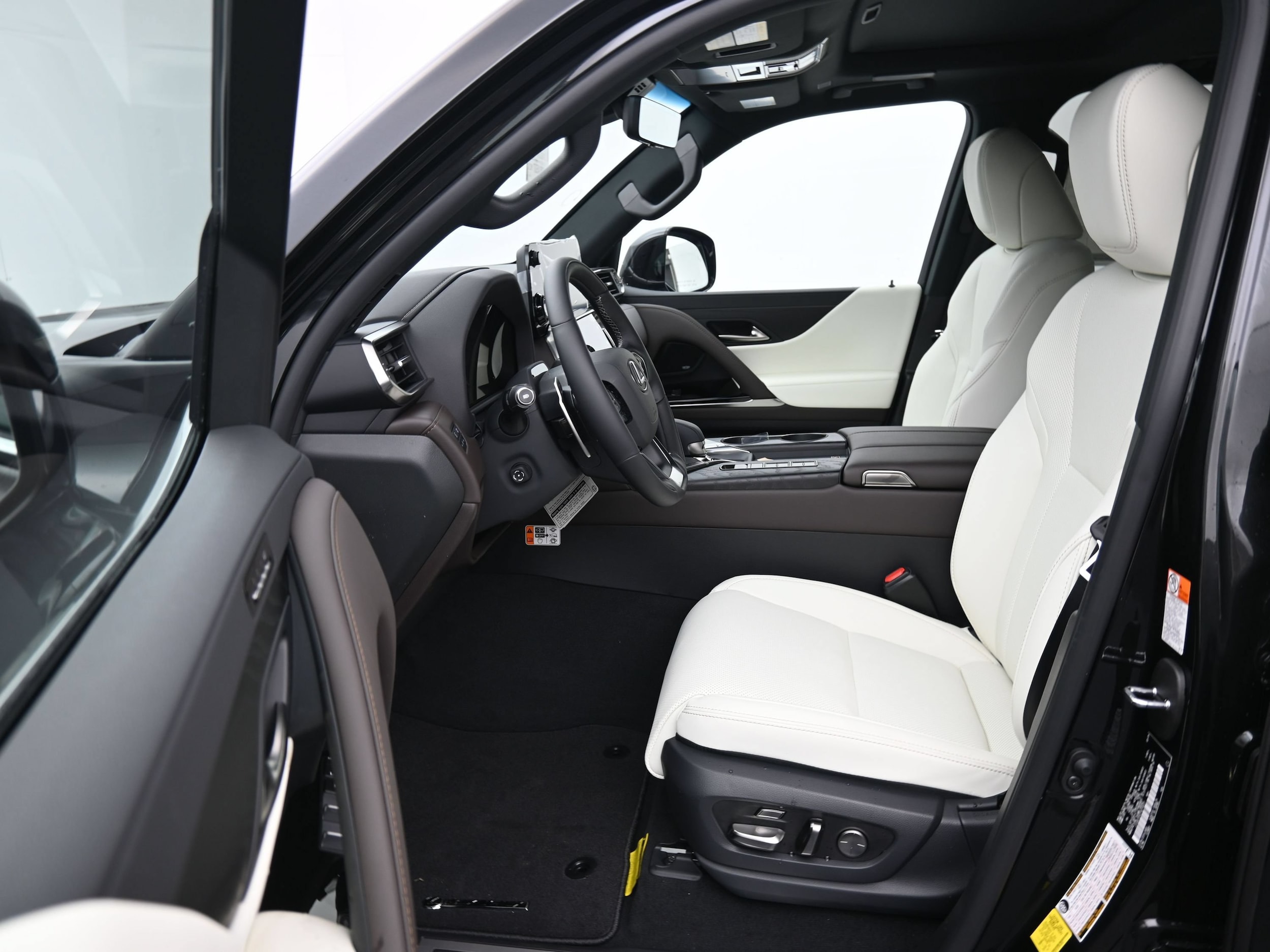 2026 Lexus LX 700h Luxury - Photo 11