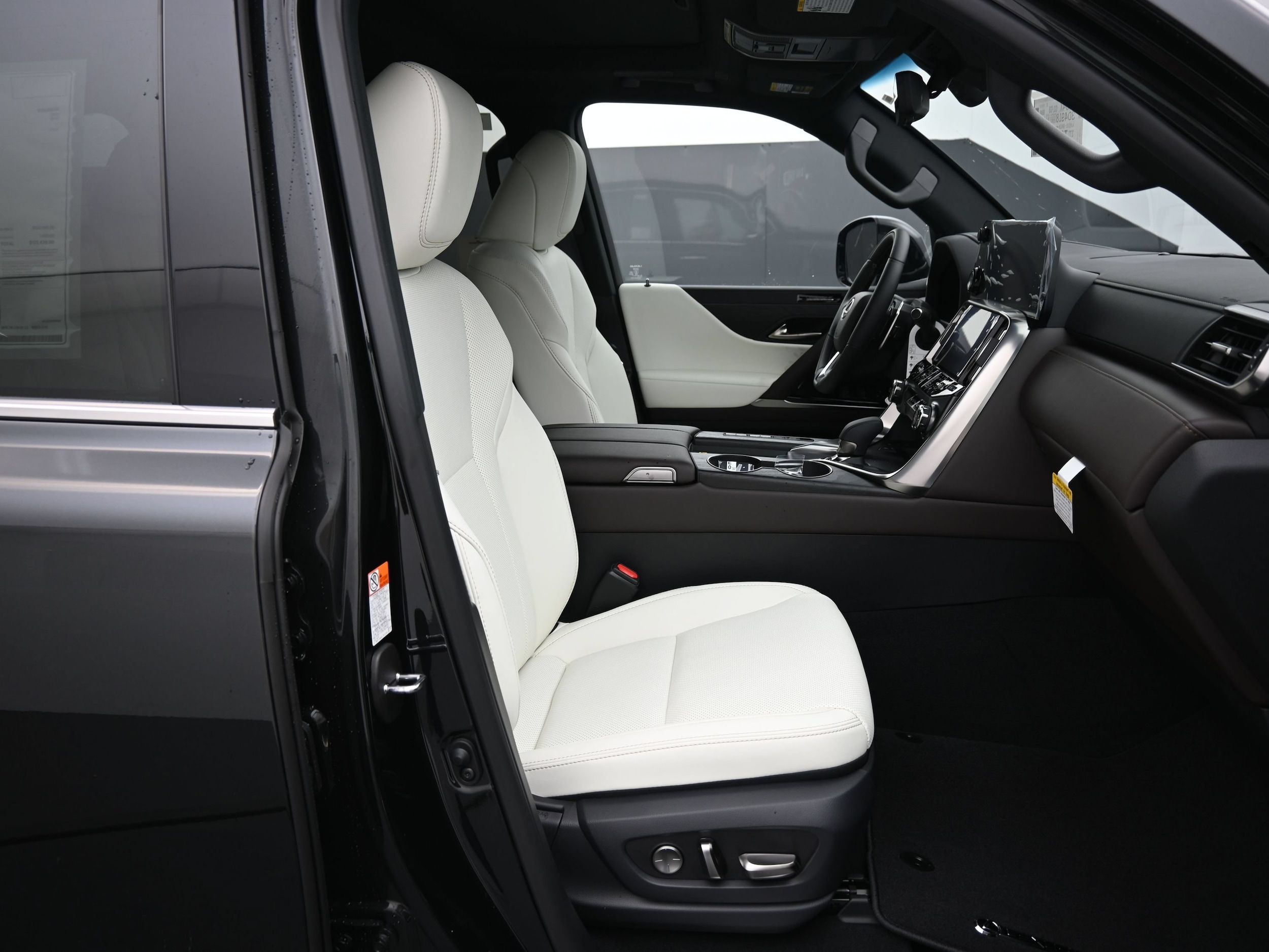 2026 Lexus LX 700h Luxury - Photo 13