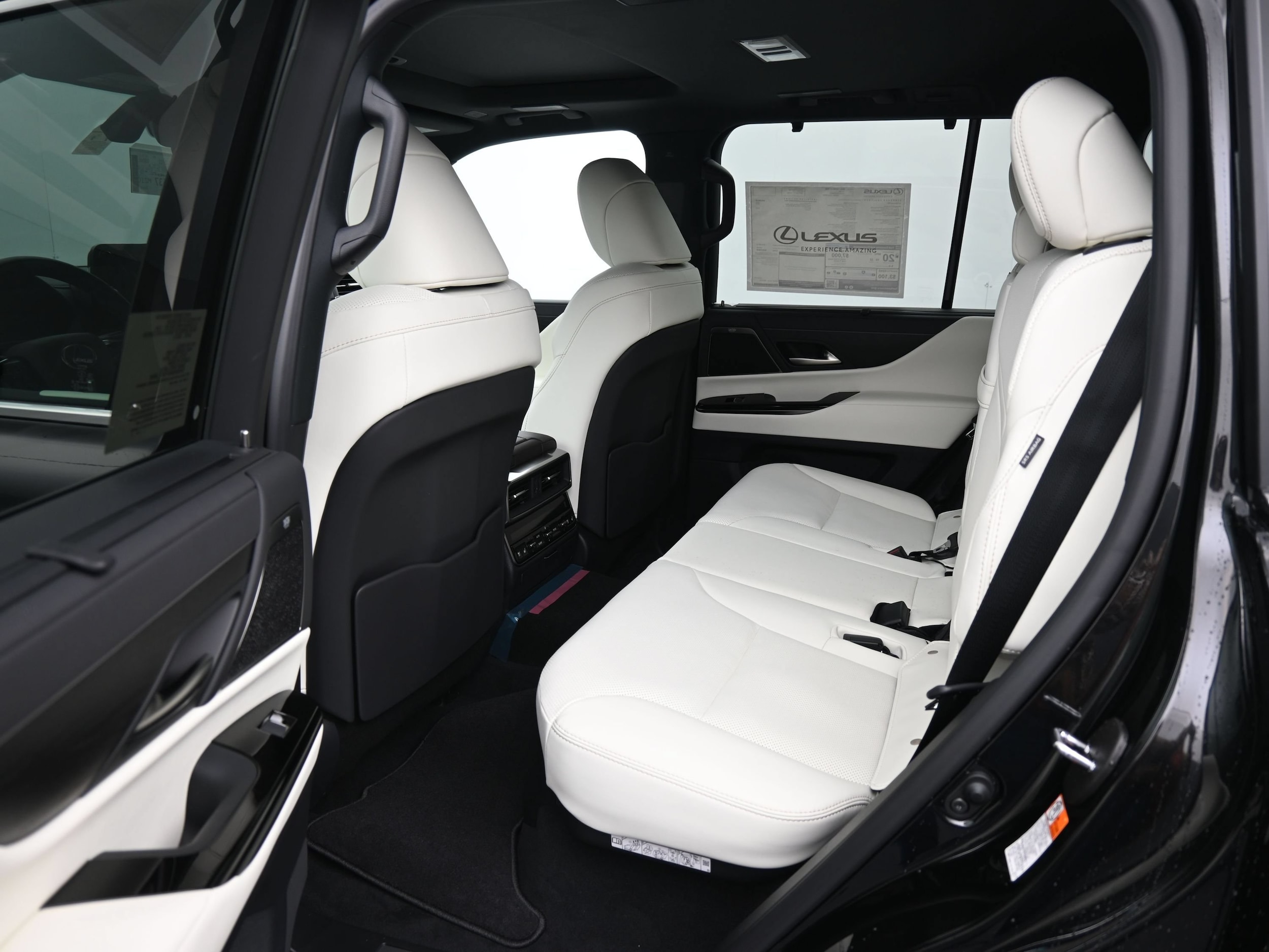 2026 Lexus LX 700h Luxury - Photo 10