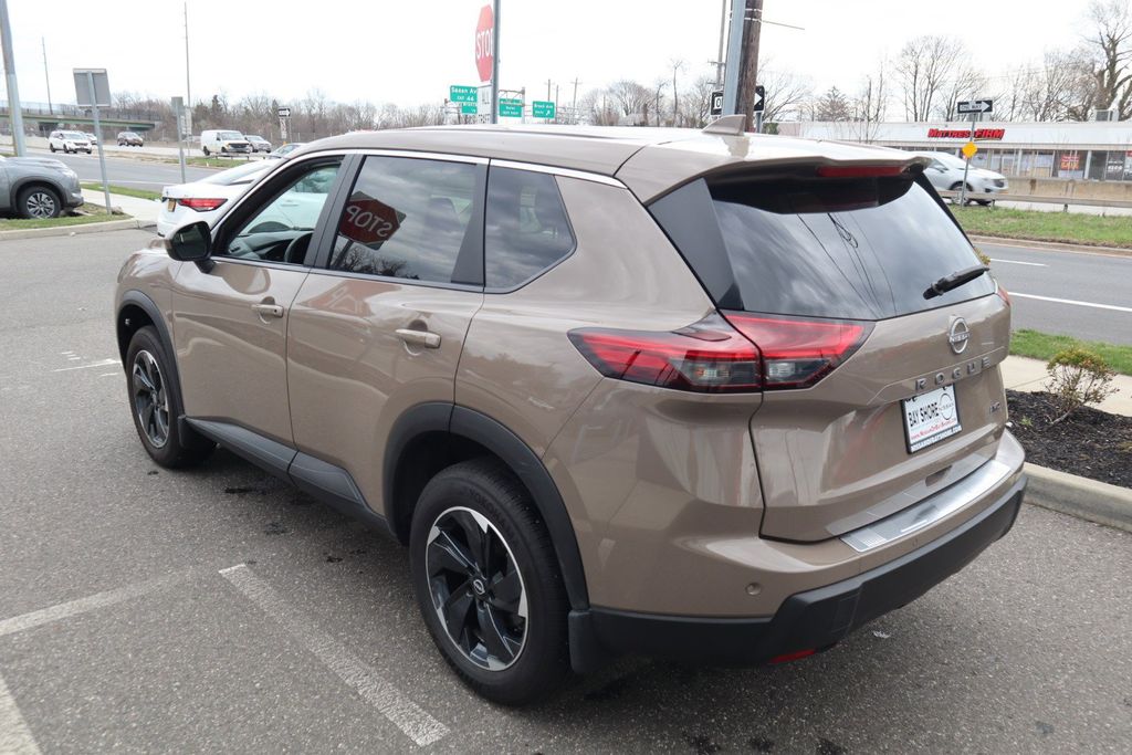 2025 Nissan Rogue SV - Photo 8